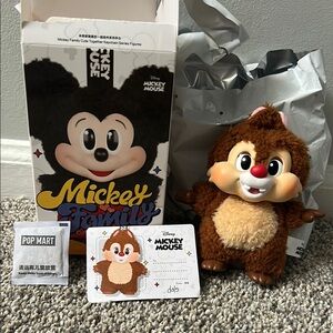 Pop Mart Mickey Family Dale opened